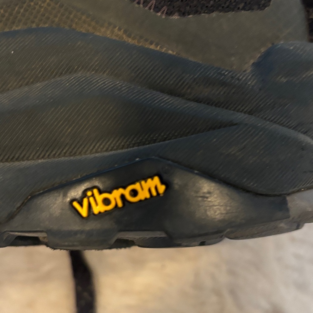 Altra Men's Black and Olive Green Trail Runners - Picture 2 of 6